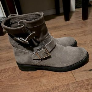 Vince Camuto Rubina Grey Suede Lug Sole Buckle Moto Boots Size 8